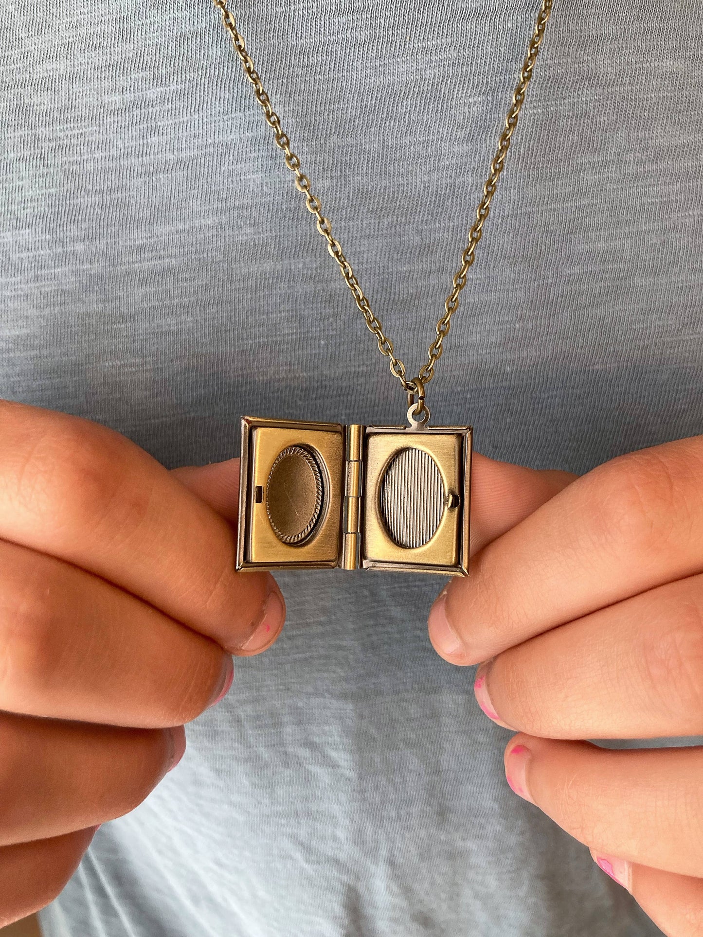 Book Locket Alice In Wonderland - Blue with Rabbit: Bronze