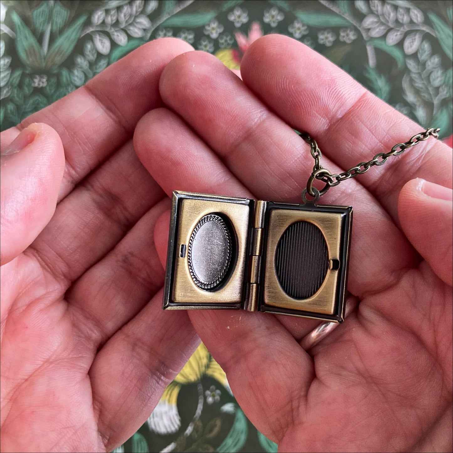 Book Locket Outlander: Bronze