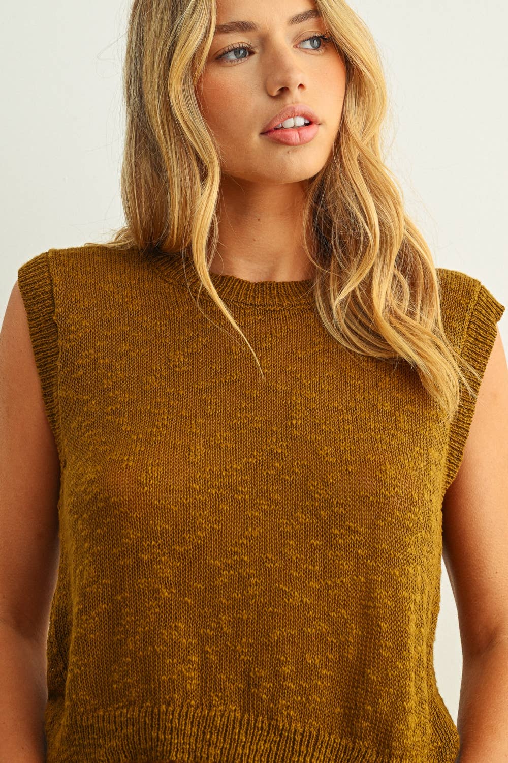 SLEEVELESS KNITTED TOP