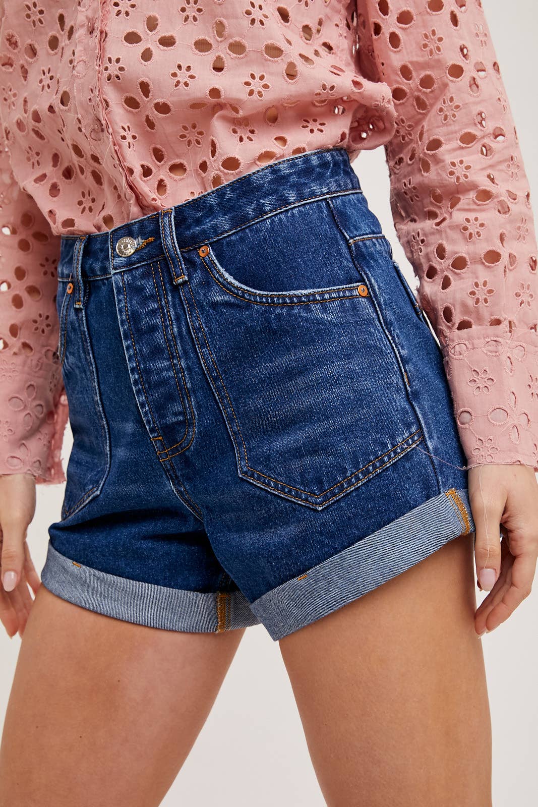 WESTERN POCKET ROLLED HEM DENIM SHORTS
