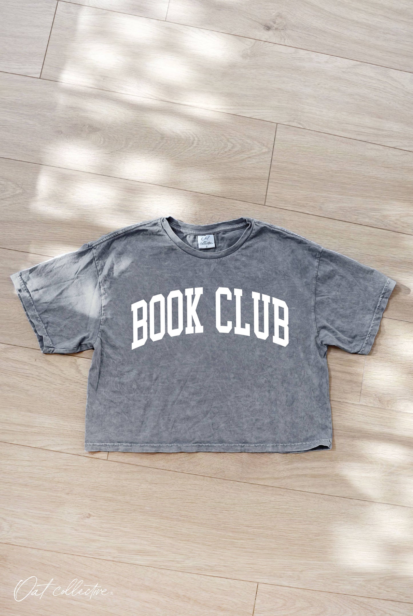 BOOK CLUB Cropped Mineral Graphic Top