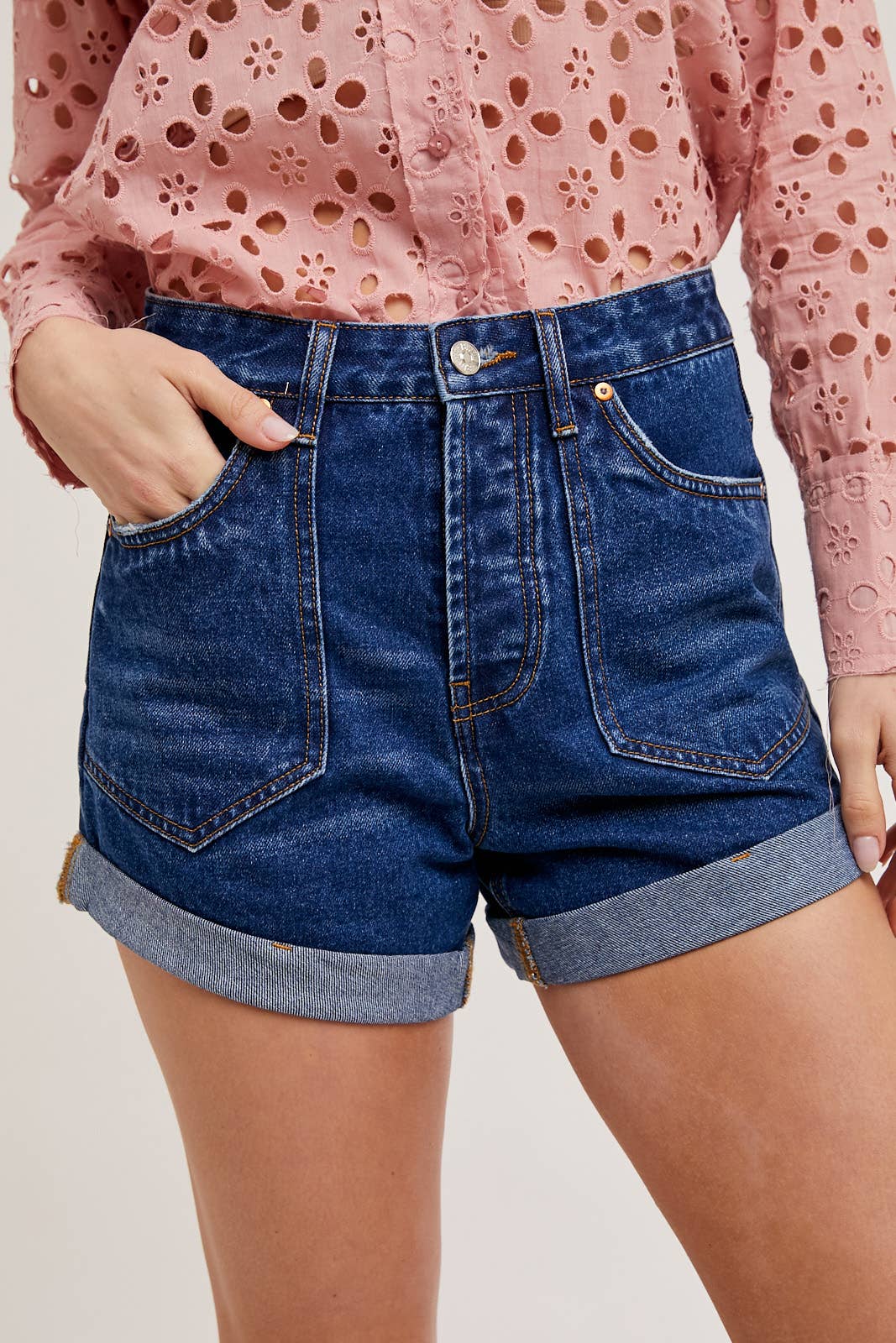 WESTERN POCKET ROLLED HEM DENIM SHORTS