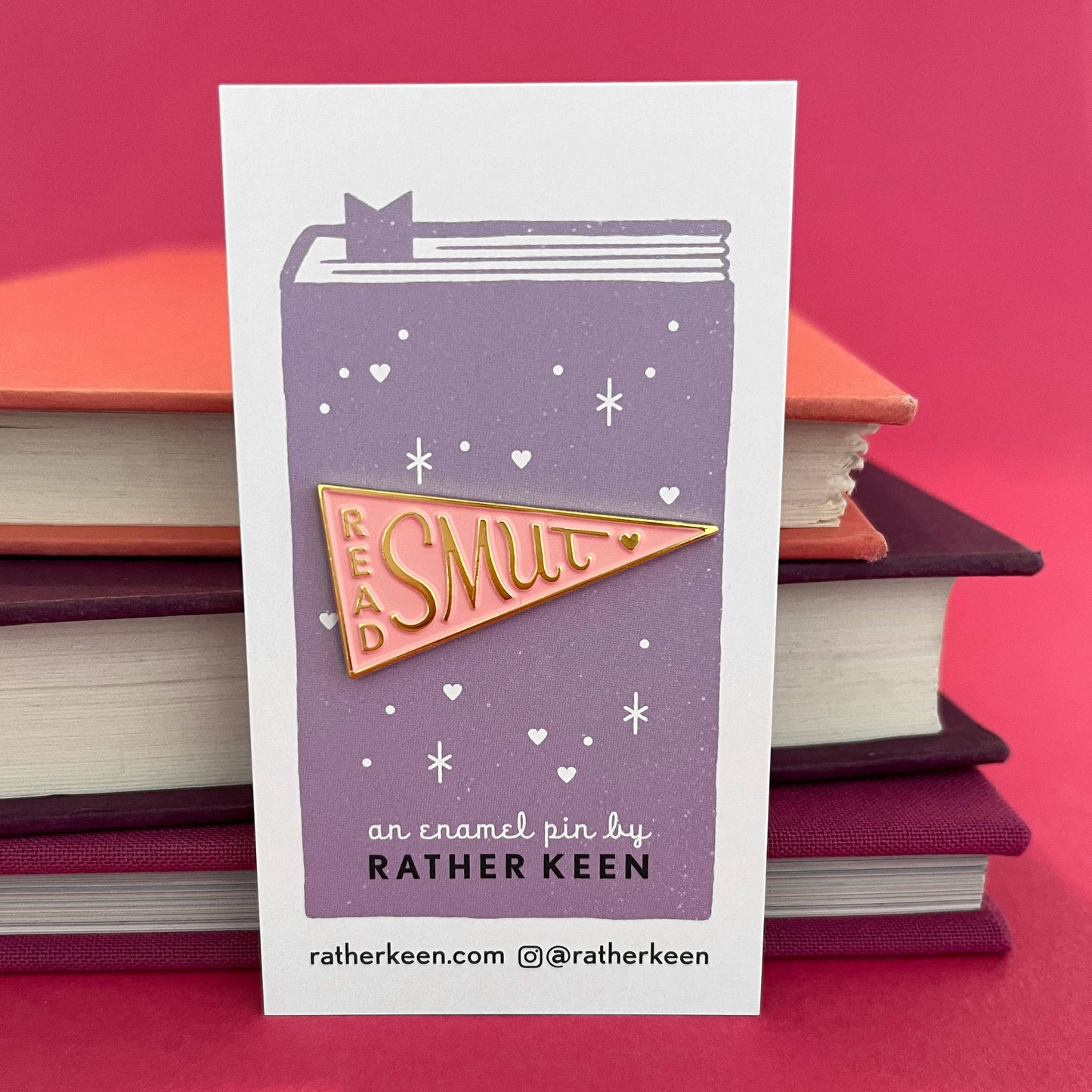 Read Smut lapel pin - bookish gift for romance readers: Dark pink / light pink
