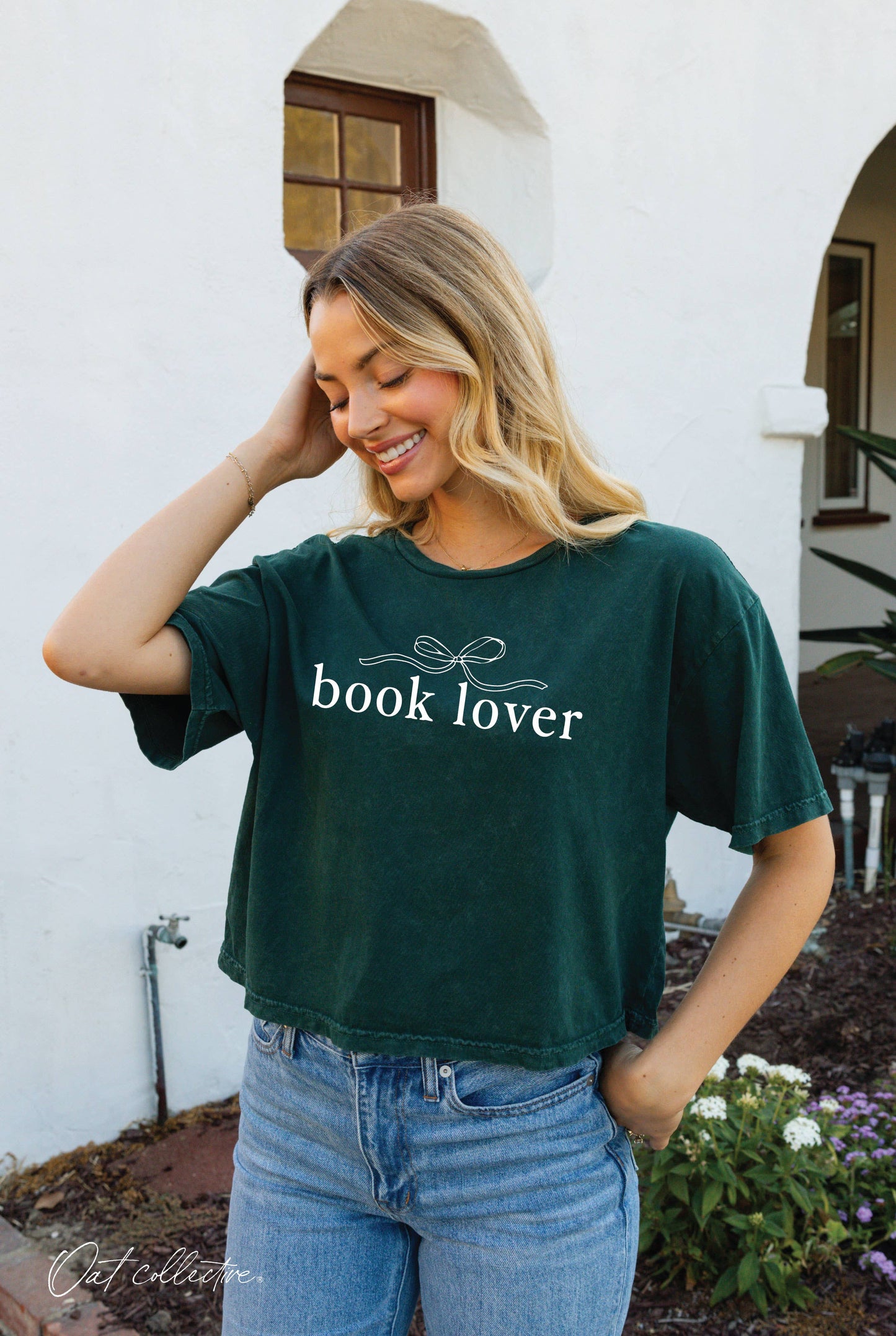 BOOK LOVER Cropped Mineral Graphic Top