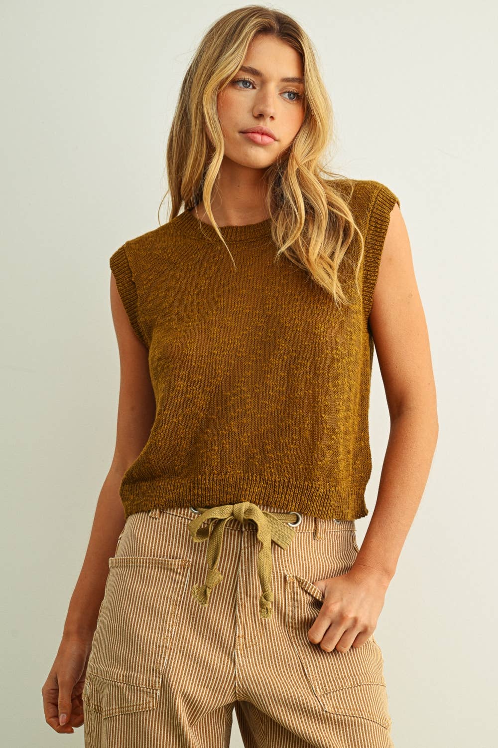 SLEEVELESS KNITTED TOP
