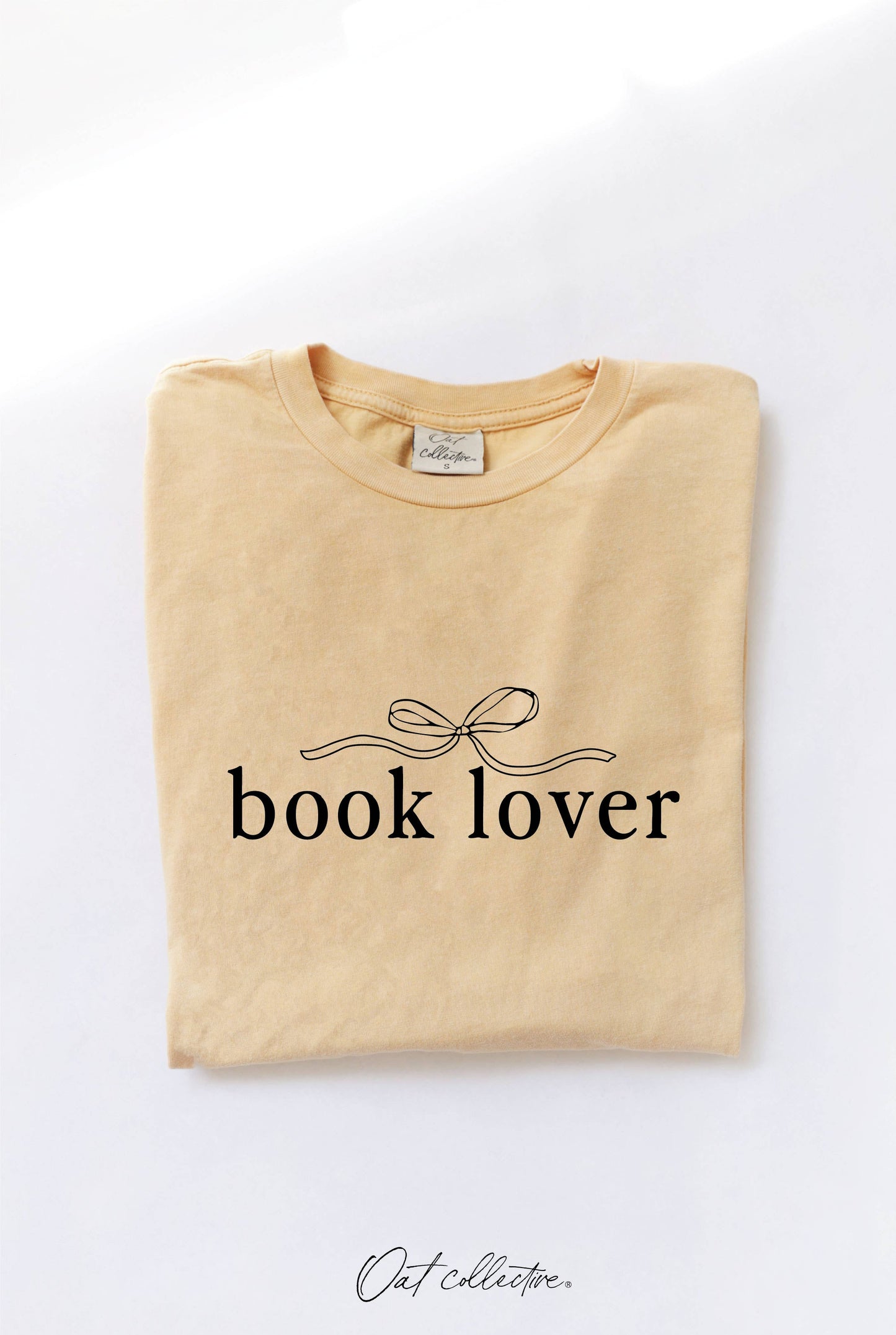 BOOK LOVER Mineral Washed Graphic Top