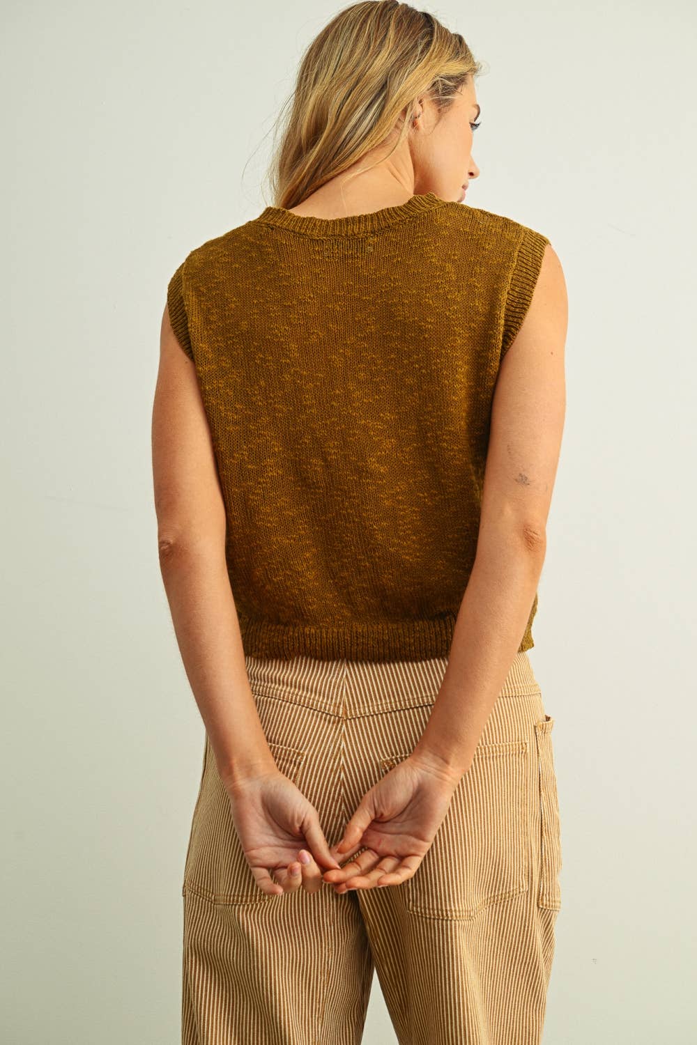SLEEVELESS KNITTED TOP