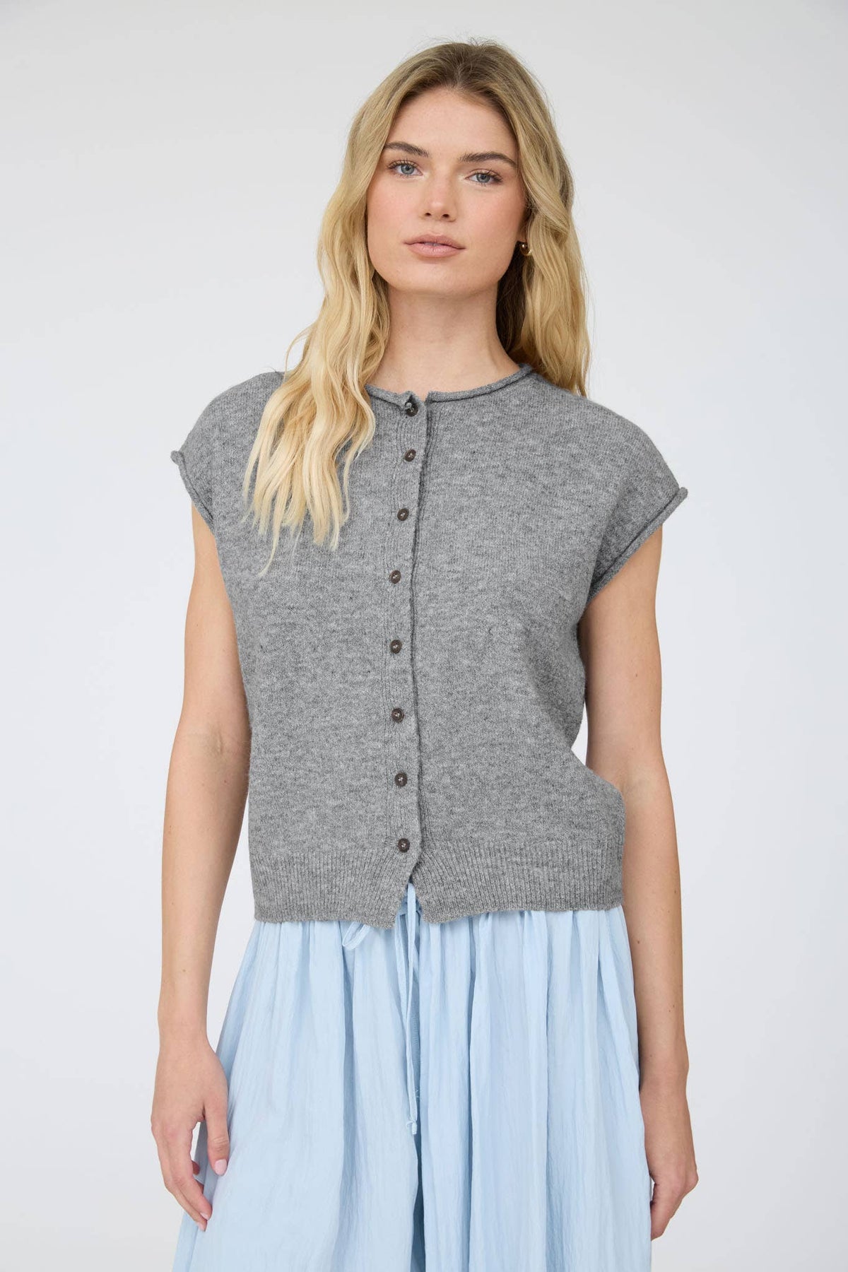 BURGUNDY SLEEVELESS CARDI