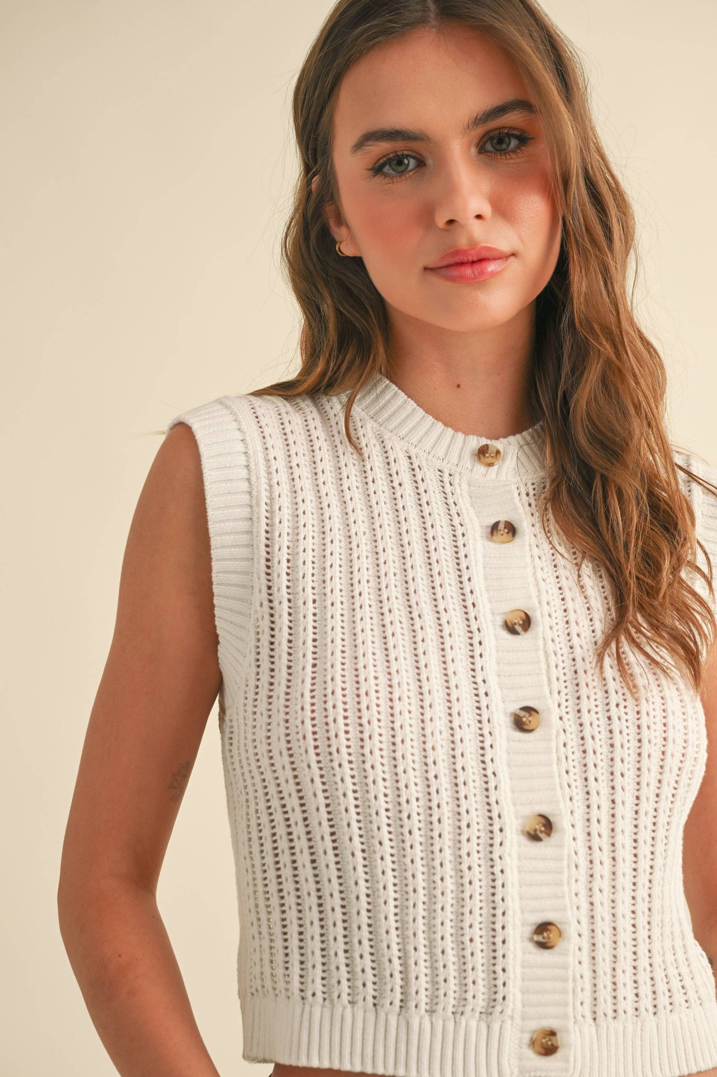 BUTTONDOWN CROCHET VEST: Brown