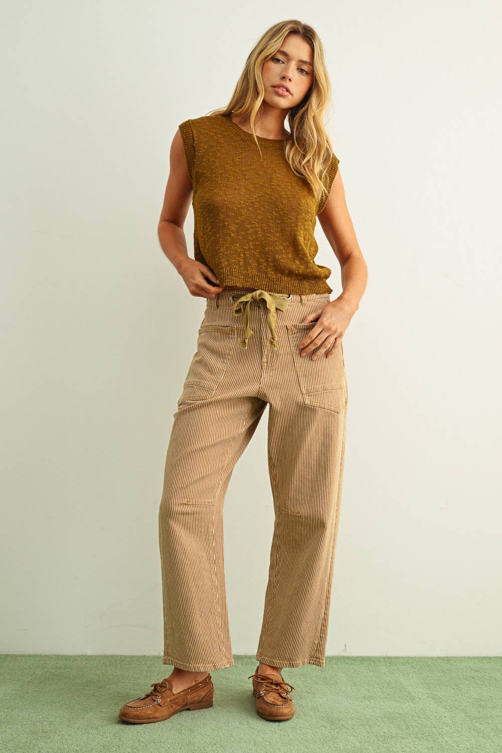 SLEEVELESS KNITTED TOP