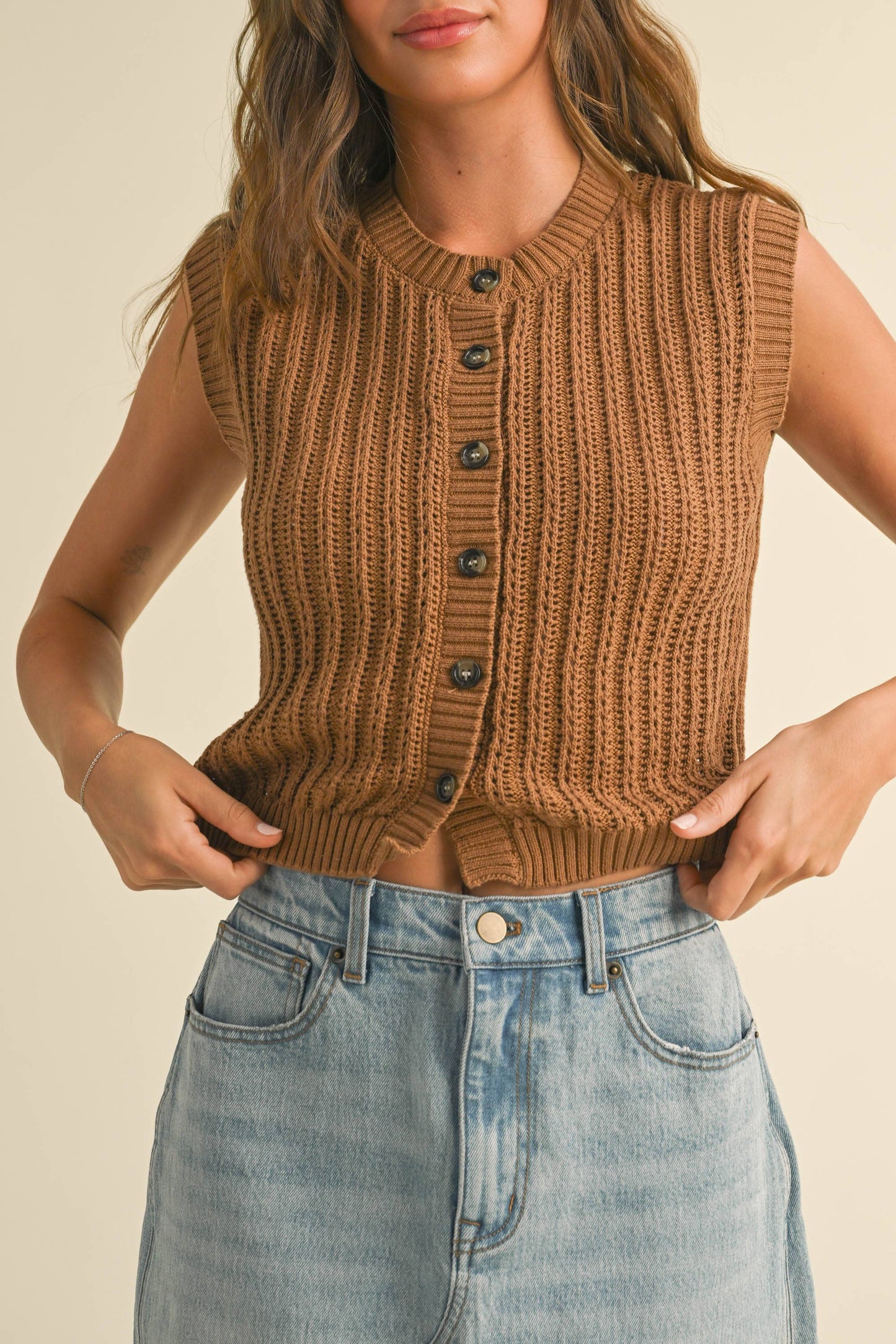 BUTTONDOWN CROCHET VEST: Brown