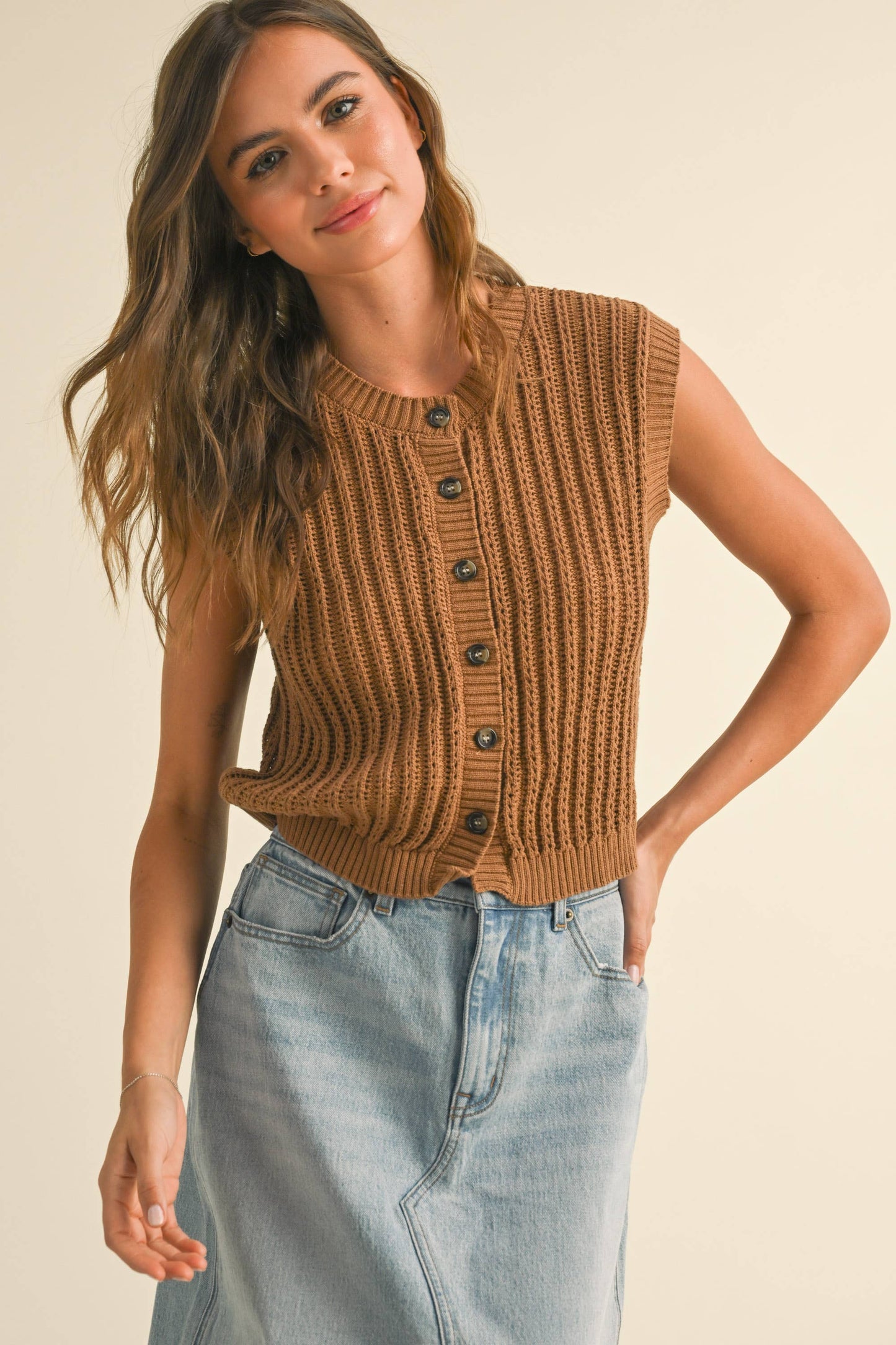 BUTTONDOWN CROCHET VEST: Brown