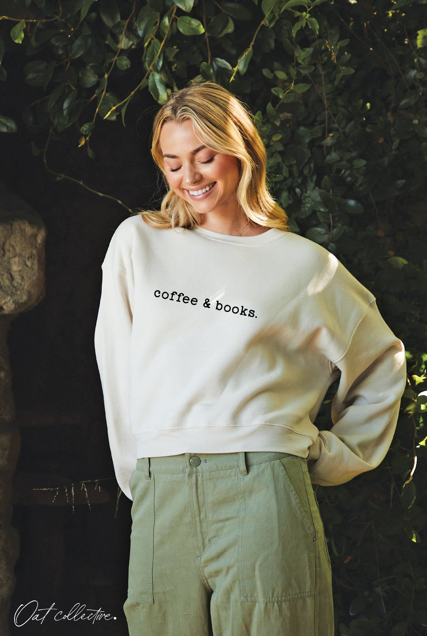 COFFEE AND BOOKS Mid Graphic Sweatshirt