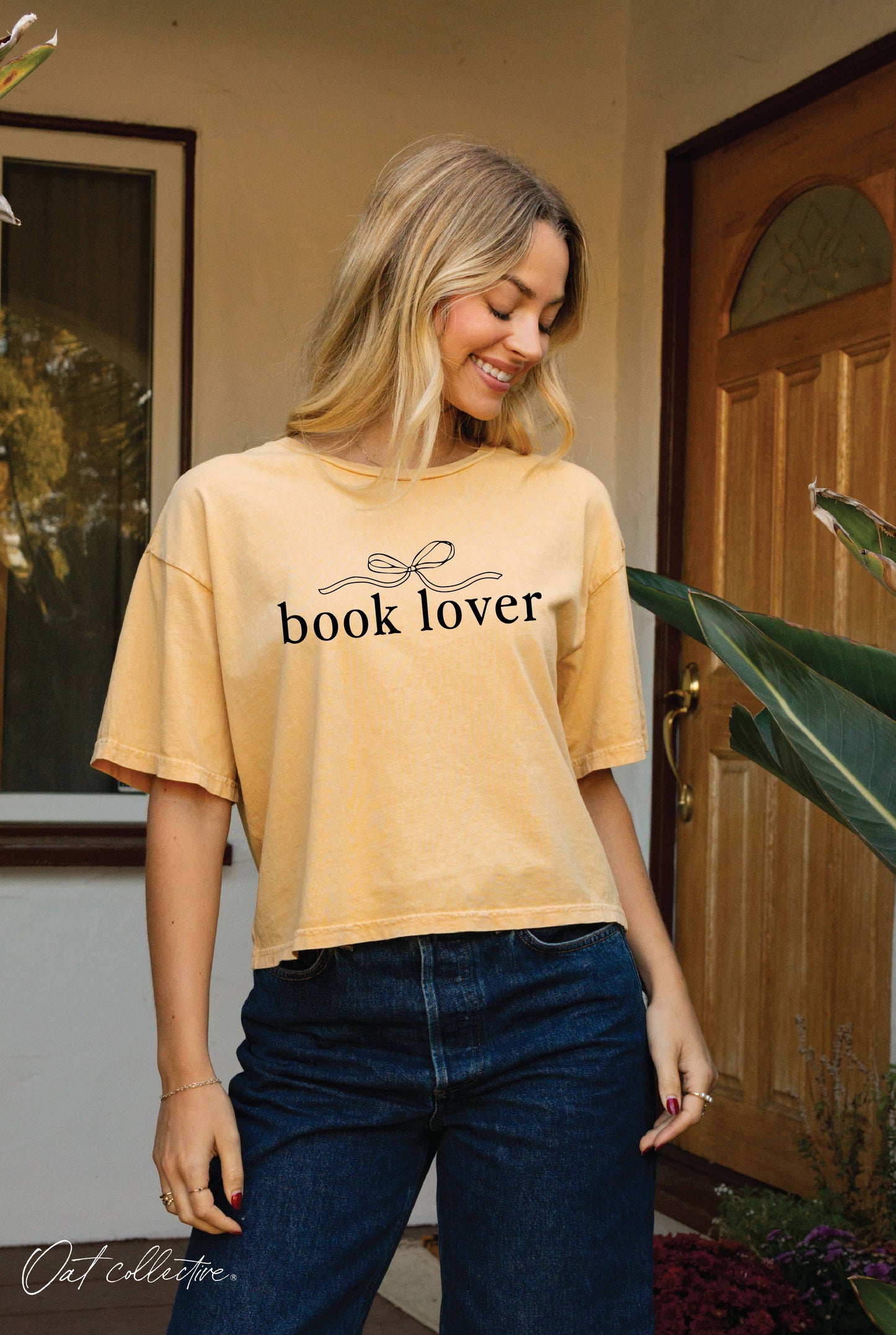 BOOK LOVER Cropped Mineral Graphic Top
