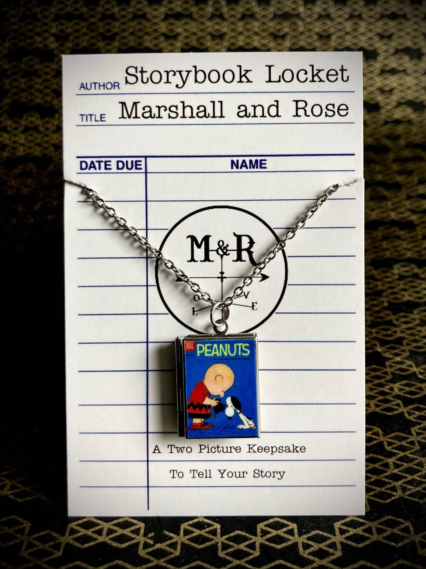 Book Locket Peanuts - Charlie Brown and Snoopy