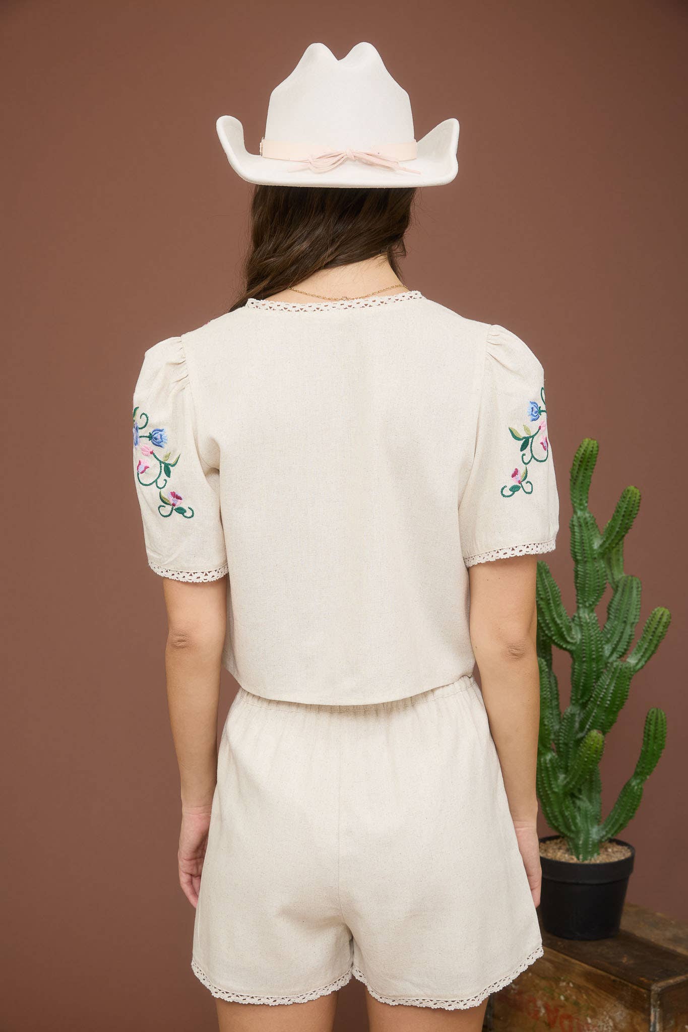 FLORAL EMBROIDERY DETAIL FRONT TIE CROPPED BLOUSE