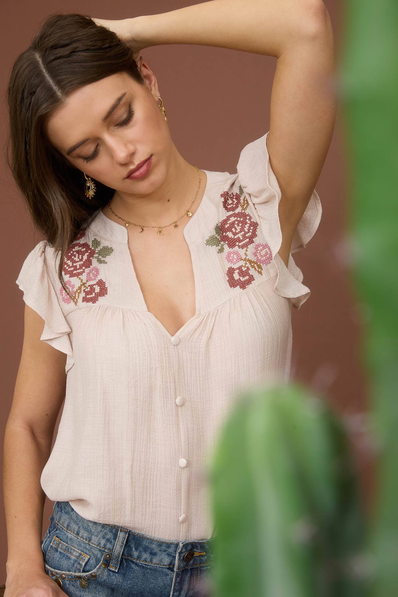 FLORAL EMBROIDERY BUTTON DOWN SHORT SLEEVE TOP