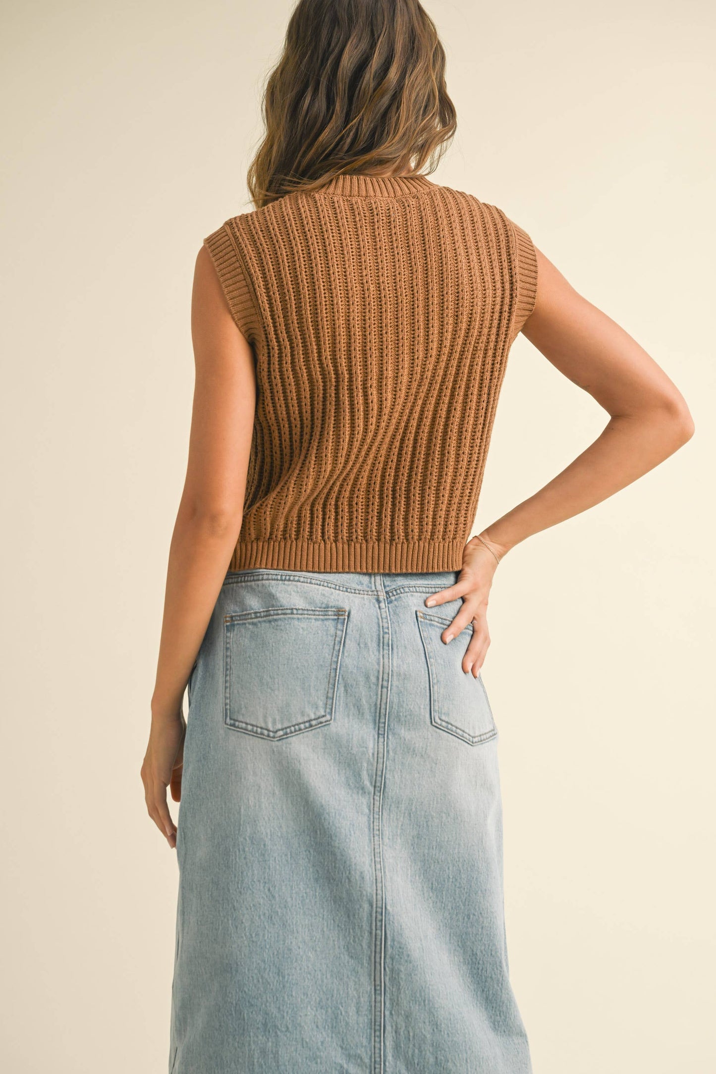 BUTTONDOWN CROCHET VEST: Brown