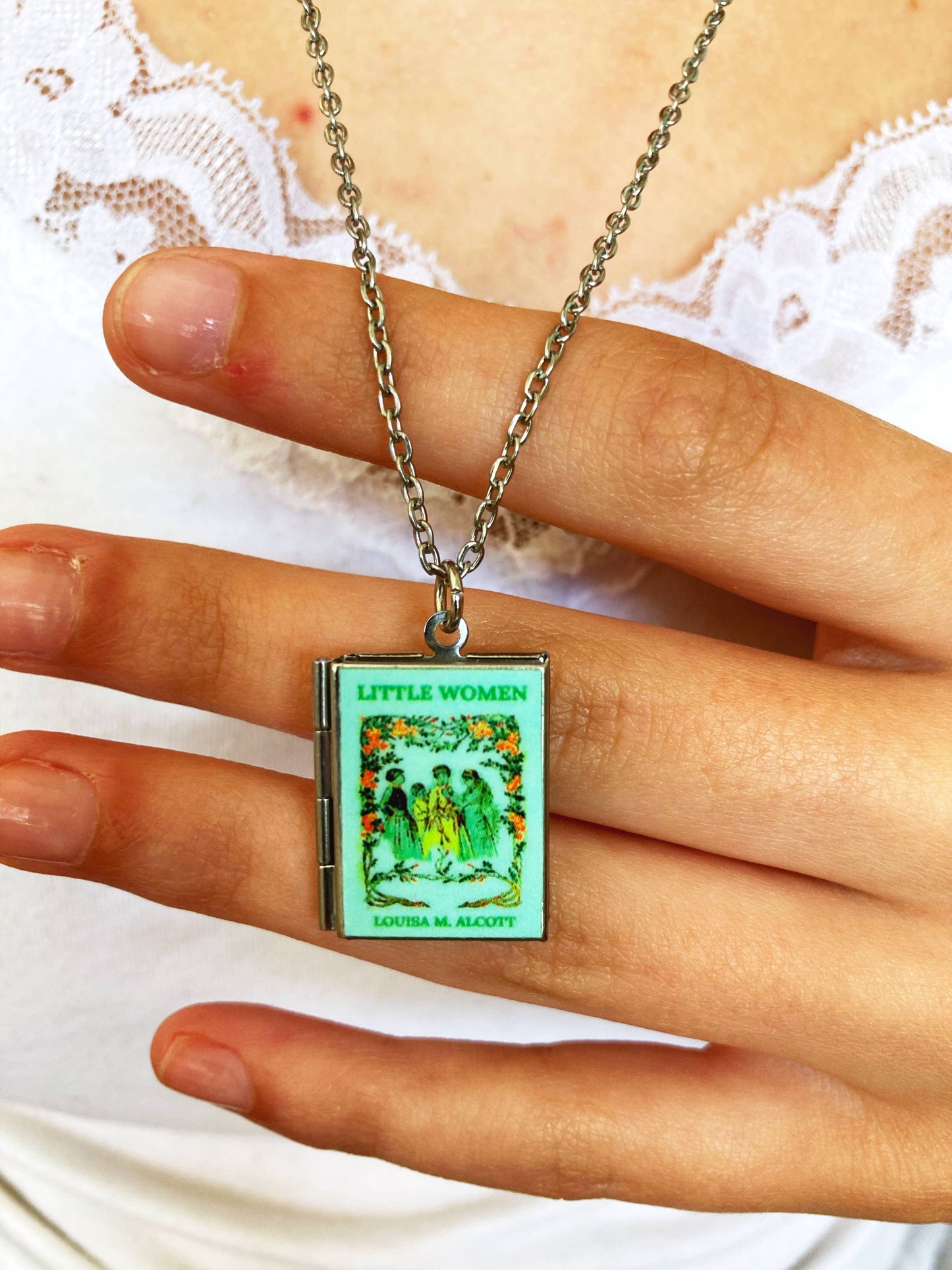 Book Locket Little Women - Wedding Day