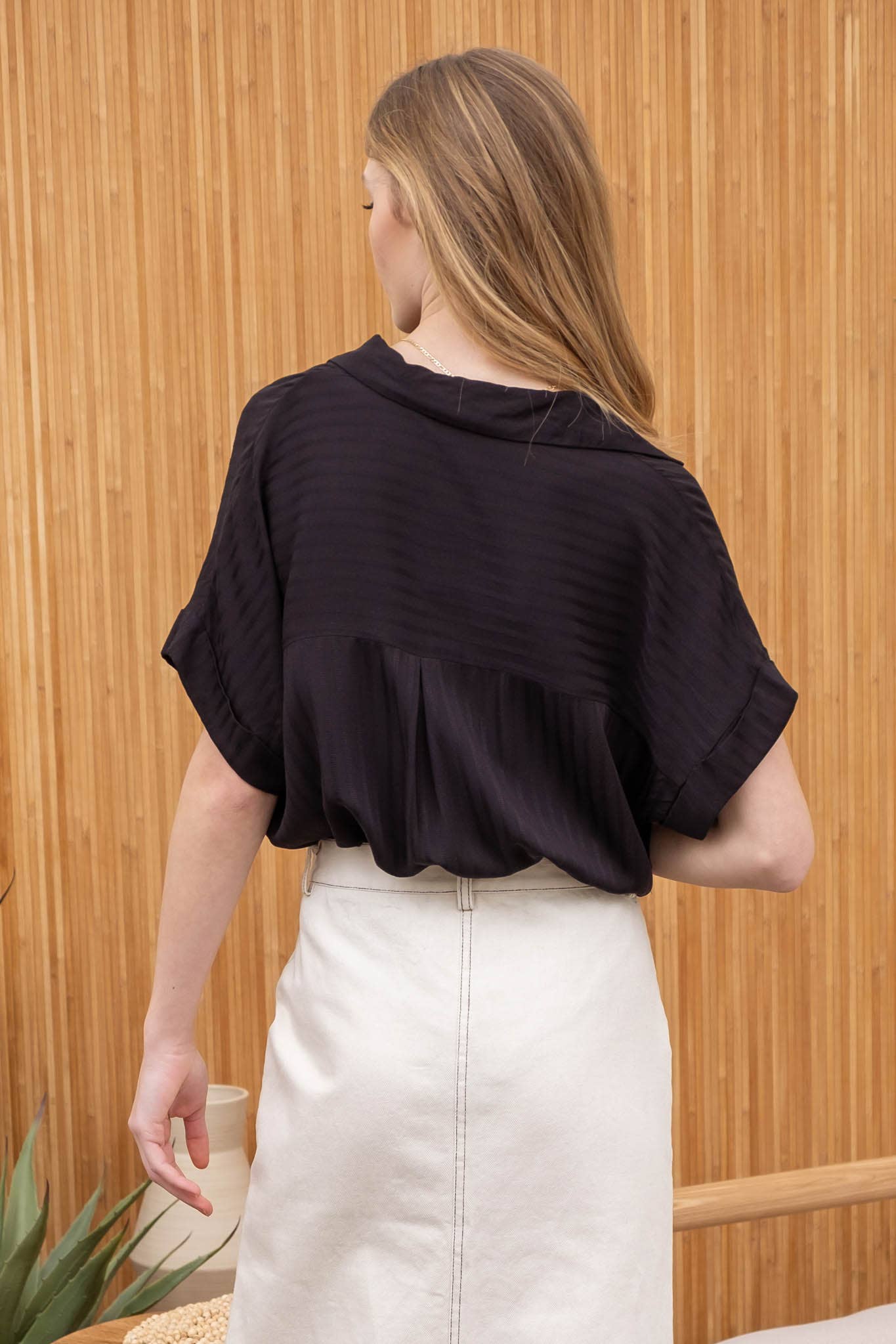 STRIPED COLLARED SPLIT NECK BLOUSE: BLACK
