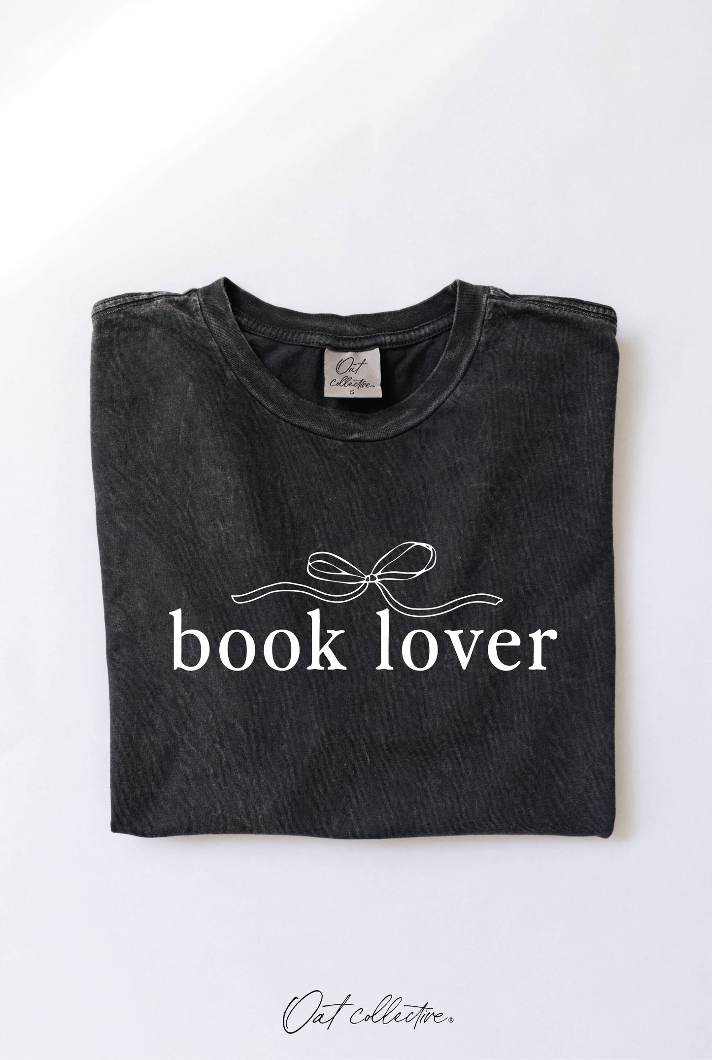 BOOK LOVER Mineral Washed Graphic Top