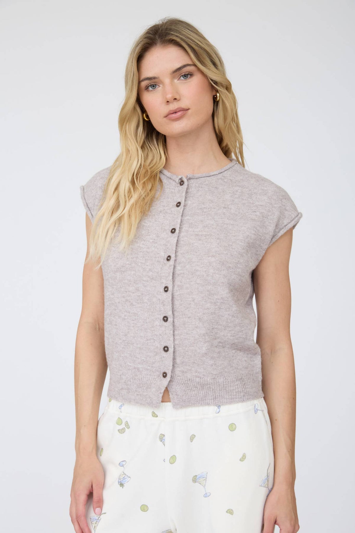 BURGUNDY SLEEVELESS CARDI